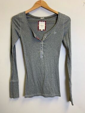 Gilly Hicks Gray Heather Long Sleeve Henley Top